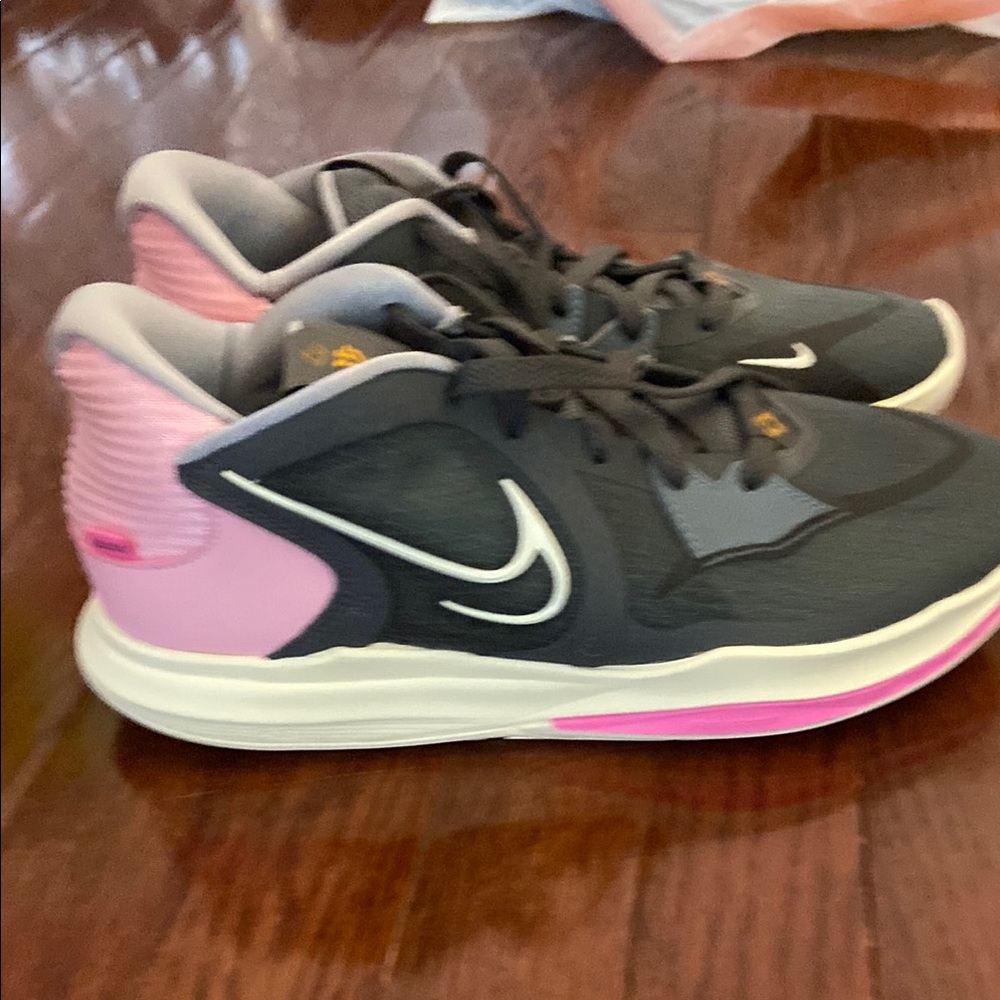 Men's Nike Kyrie Low 5 NEW
